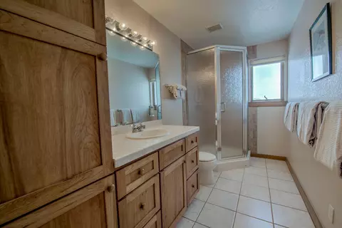 Bath - 446 Rodeo Dr, Silverthorne, CO 80498 photo 3 of 5