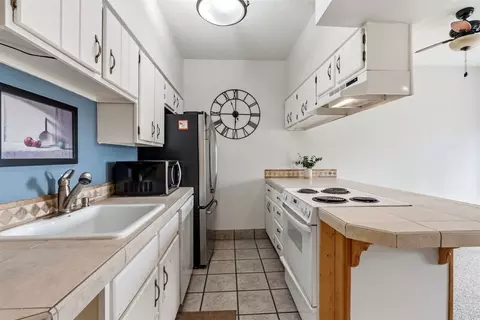 Kitchen - 148 Summit Dr #A7, Dillon, CO 80435 photo 3 of 3