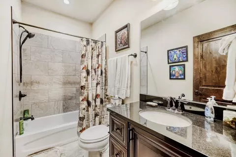 Bath - 852 Independence Rd #B, Keystone, CO 80435 photo 4 of 4