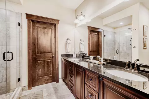 Bath - 852 Independence Rd #B, Keystone, CO 80435 photo 2 of 4