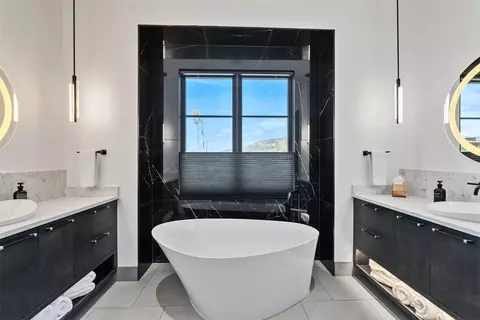 Bath - 35 Mayfly Dr, Silverthorne, CO 80498 photo 1 of 5