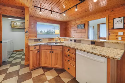 Kitchen - 159 Tenderfoot St, Dillon, CO 80435 photo 6 of 8