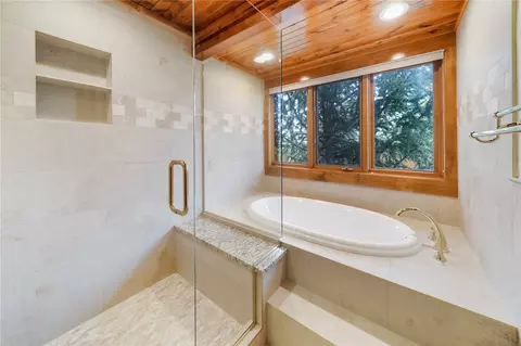 Bath - 159 Tenderfoot St, Dillon, CO 80435 photo 2 of 7