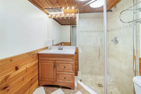 Bath - 159 Tenderfoot St, Dillon, CO 80435 photo 6 of 7
