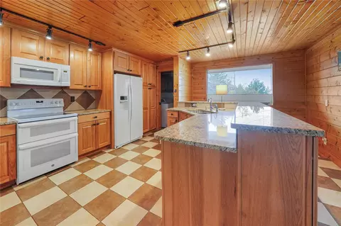 Kitchen - 159 Tenderfoot St, Dillon, CO 80435 photo 5 of 8