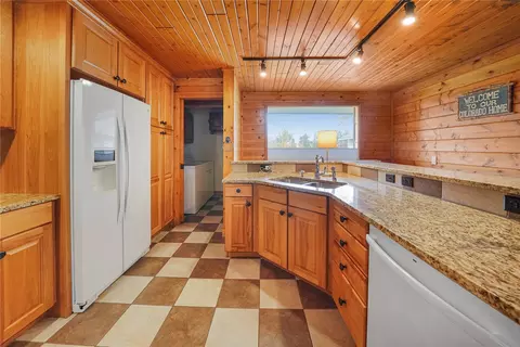 Kitchen - 159 Tenderfoot St, Dillon, CO 80435 photo 4 of 8