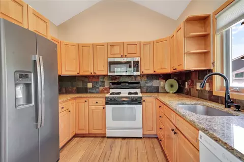 Kitchen - 1100 Mesa Dr, Silverthorne, CO 80498 photo 3 of 4