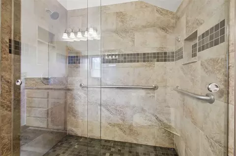 Bath - 1100 Mesa Dr, Silverthorne, CO 80498 photo 2 of 4