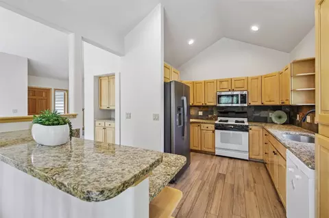 Kitchen - 1100 Mesa Dr, Silverthorne, CO 80498 photo 2 of 4
