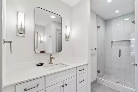 Bath - 50 W 3rd St #50B, Silverthorne, CO 80498 photo 4 of 9
