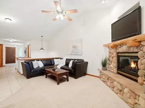 Living - 28 Skyline Dr #1551, Dillon, CO 80435 photo 4 of 4