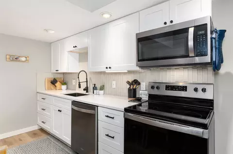 Kitchen - 370 E La Bonte St #E, Dillon, CO 80435 photo 3 of 6