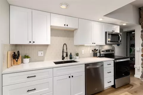 Kitchen - 370 E La Bonte St #E, Dillon, CO 80435 photo 4 of 6