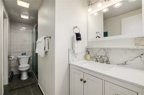 Bath - 370 E La Bonte St #E, Dillon, CO 80435 photo 1 of 2