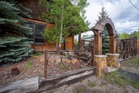 233 Arthur Ave, Oak Creek, CO 80467