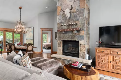 1076 Steamboat Blvd, Steamboat Springs, CO 80487