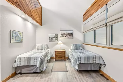 Bedroom - 10500 Ryan Gulch Rd #J-104, Silverthorne, CO 80498 photo 4 of 9