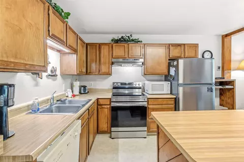 Kitchen - 10500 Ryan Gulch Rd #J-104, Silverthorne, CO 80498 photo 4 of 5