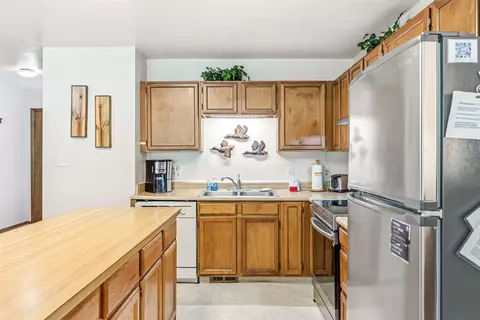 Kitchen - 10500 Ryan Gulch Rd #J-104, Silverthorne, CO 80498 photo 2 of 5