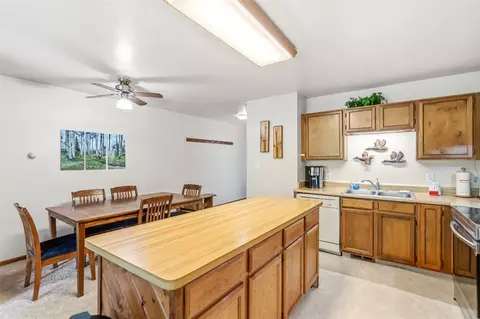 Kitchen - 10500 Ryan Gulch Rd #J-104, Silverthorne, CO 80498 photo 3 of 5
