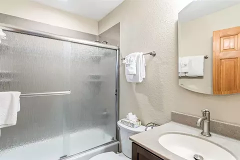 Bath - 10500 Ryan Gulch Rd #J-104, Silverthorne, CO 80498 photo 1 of 3