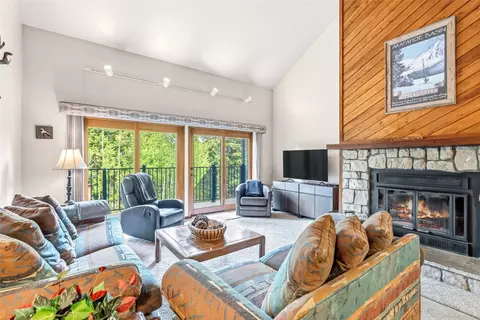 Living - 10500 Ryan Gulch Rd #J-104, Silverthorne, CO 80498 photo 2 of 4