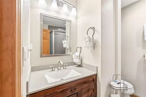 Bath - 10500 Ryan Gulch Rd #J-104, Silverthorne, CO 80498 photo 3 of 3