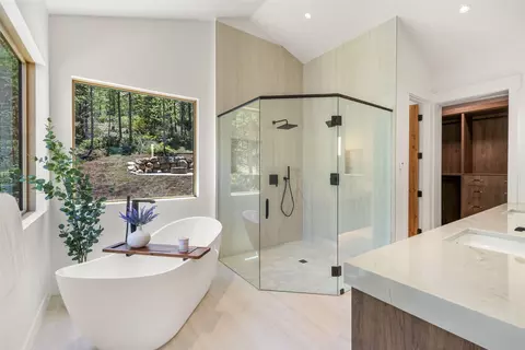 Bath - 180 Elk Cir, Keystone, CO 80435 photo 2 of 6