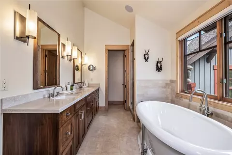 Bath - 196 Marks Ln, Breckenridge, CO 80424 photo 3 of 7