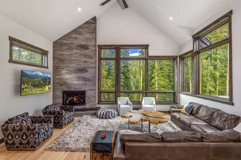 Living - 87 Independence Ln, Keystone, CO 80435 photo 2 of 5