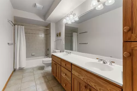 Bath - 453 Ensign Dr, Dillon, CO 80435 photo 3 of 5