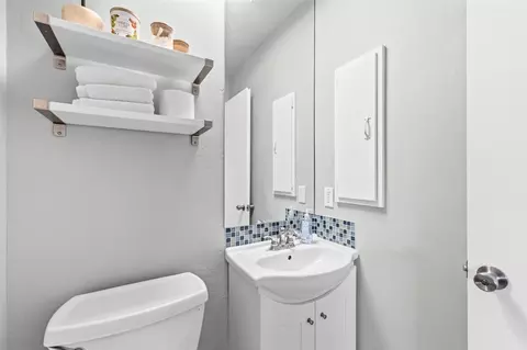 Bath - 240 E La Bonte St #24, Dillon, CO 80435 photo 1 of 3