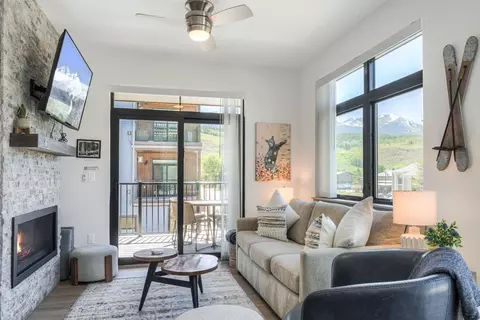 37 W 4th St #205E, Silverthorne, CO 80498