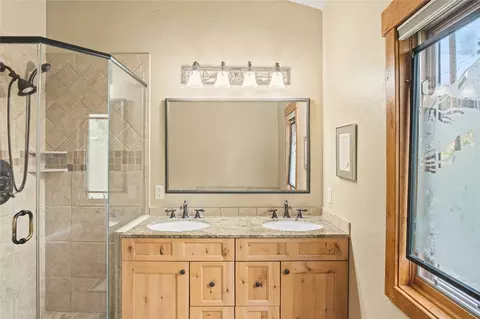 Bath - 314 Coronet Dr, Blue River, CO 80424 photo 3 of 4