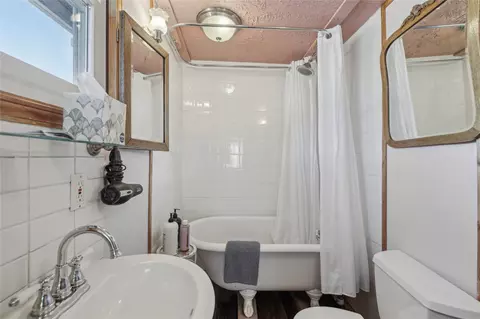 Bath - 114 N French St, Breckenridge, CO 80424 photo 5 of 9