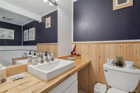 Bath - 114 N French St, Breckenridge, CO 80424 photo 3 of 9