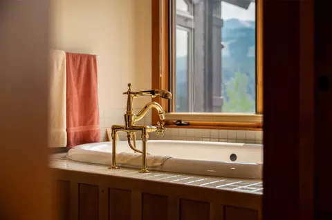Bath - 637 White Cloud Dr, Breckenridge, CO 80424 photo 2 of 2