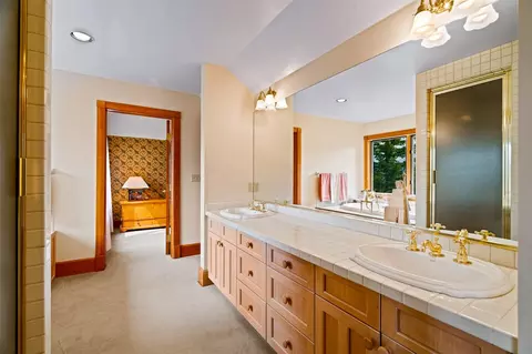 Bath - 637 White Cloud Dr, Breckenridge, CO 80424 photo 1 of 2