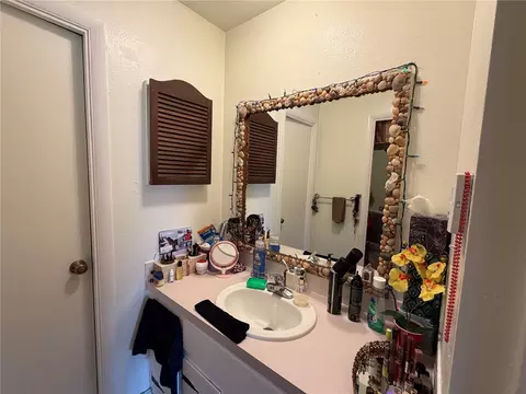 Bath - 330 E La Bonte St #2, Dillon, CO 80435 photo 1 of 1