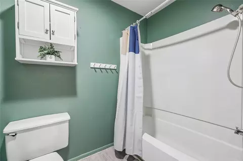 Bath - 422 Alpine Rd, Dillon, CO 80435 photo 2 of 4