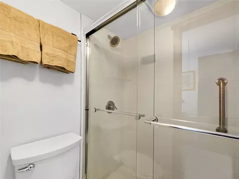 Bath - 176 E La Bonte St #101, Dillon, CO 80435 photo 4 of 6