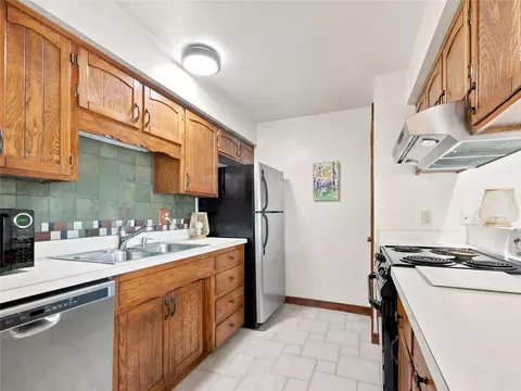 Kitchen - 176 E La Bonte St #101, Dillon, CO 80435 photo 4 of 6