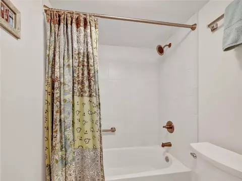 Bath - 176 E La Bonte St #101, Dillon, CO 80435 photo 1 of 6