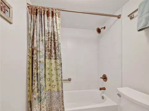 Bath - 176 E La Bonte St #101, Dillon, CO 80435 photo 1 of 6