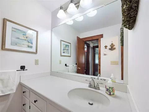 Bath - 176 E La Bonte St #101, Dillon, CO 80435 photo 2 of 6
