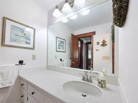 Bath - 176 E La Bonte St #101, Dillon, CO 80435 photo 2 of 6