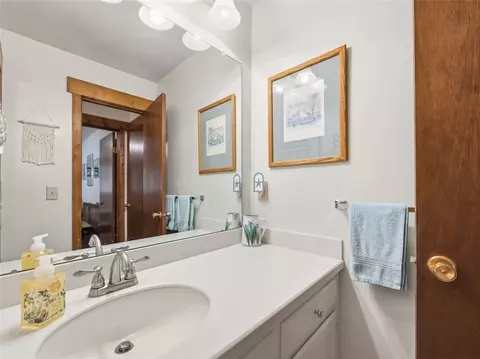 Bath - 176 E La Bonte St #101, Dillon, CO 80435 photo 3 of 6