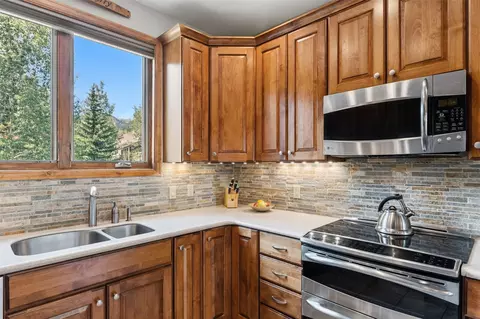 Kitchen - 1512 Point Dr #B, Frisco, CO 80443 photo 4 of 4