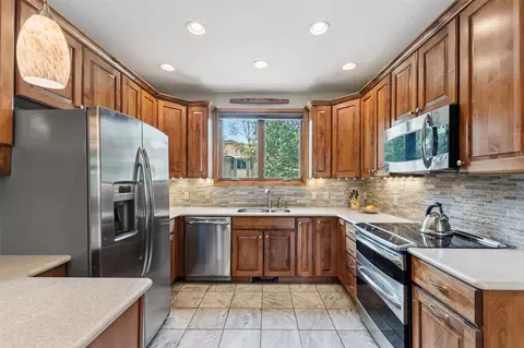 Kitchen - 1512 Point Dr #B, Frisco, CO 80443 photo 3 of 4