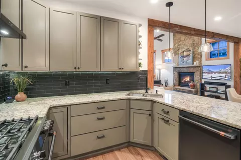 Kitchen - 67 Fly Line Dr, Silverthorne, CO 80498 photo 4 of 4